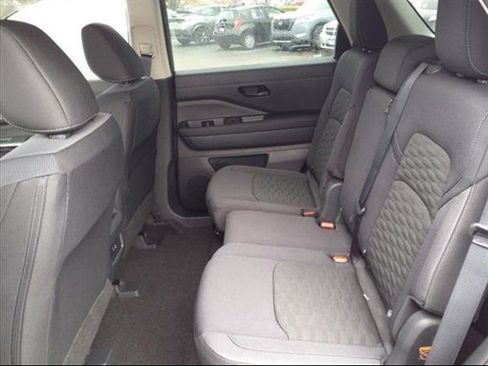 New 2025 Nissan Pathfinder S image 31