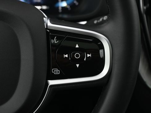 Used 2025 Volvo XC60 B5 Plus image 24