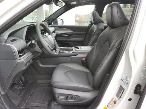 New 2026 Toyota Grand Highlander Nightshade Edition image 16