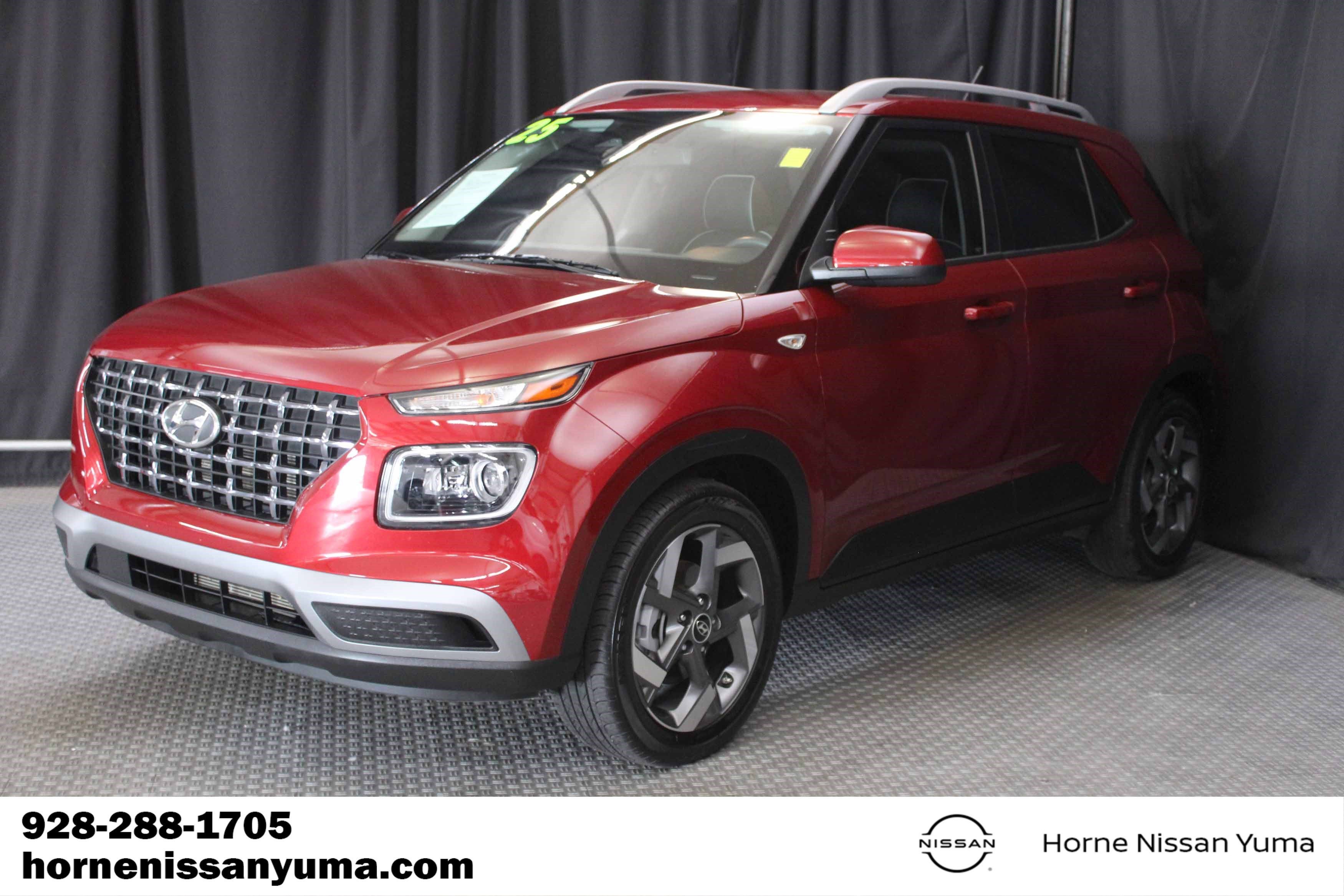 Used 2025 Hyundai Venue Limited FWD image 3