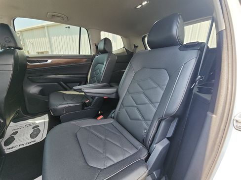 Used 2024 Volkswagen Atlas SE AWD/4WD image 23