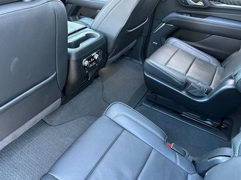 Used 2024 GMC Yukon XL Denali AWD/4WD image 15