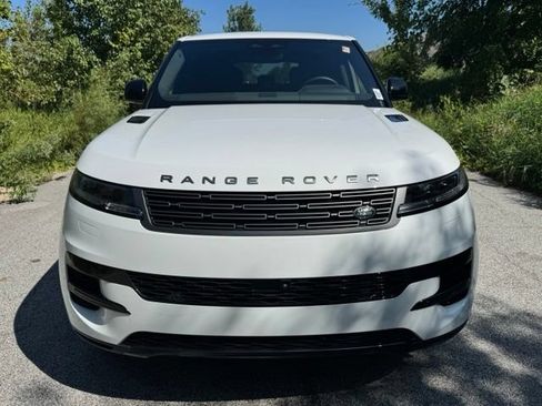 Used 2025 Land Rover Range Rover Sport AWD/4WD image 3