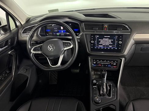 Used 2024 Volkswagen Tiguan SE AWD/4WD image 34