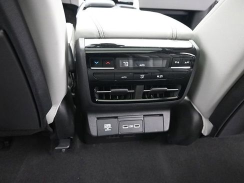 Used 2022 Acura MDX SH-AWD w/ Technology Package image 17