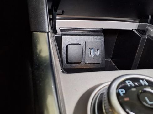 Used 2023 Ford Explorer Limited w/ Equipment Group 301A RWD image 9