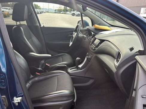 Used 2020 Chevrolet Trax LT w/ LT Convenience Package FWD image 12