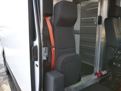 New 2025 Chevrolet Brightdrop 600 w/ Power Door Package image 17