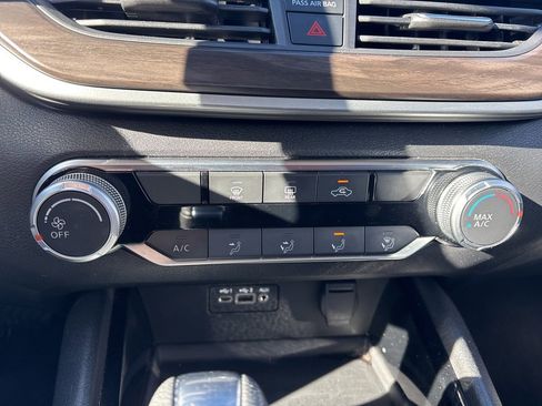 Used 2024 Nissan Altima 2.5 SV image 8