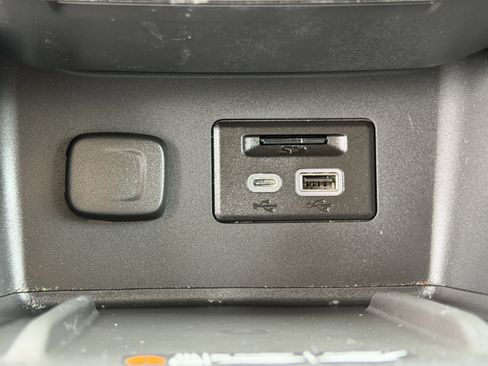 Used 2023 GMC Acadia Denali FWD image 28