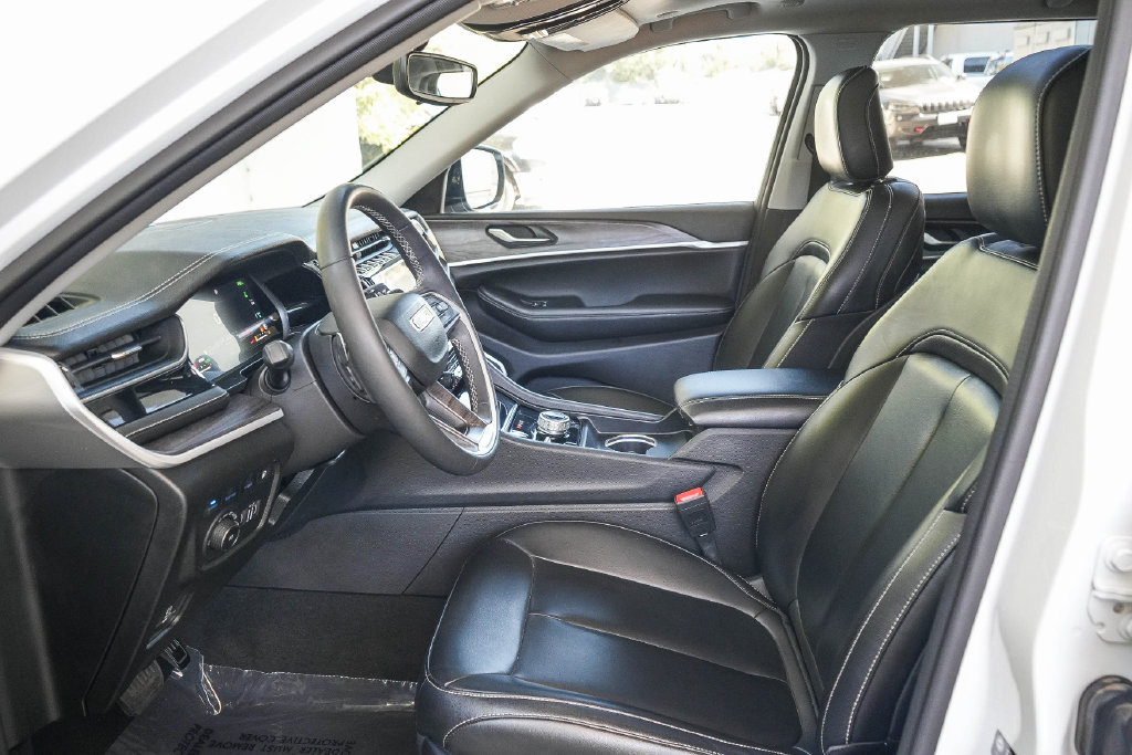 Used 2023 Jeep Grand Cherokee 4WD 4xe image 17