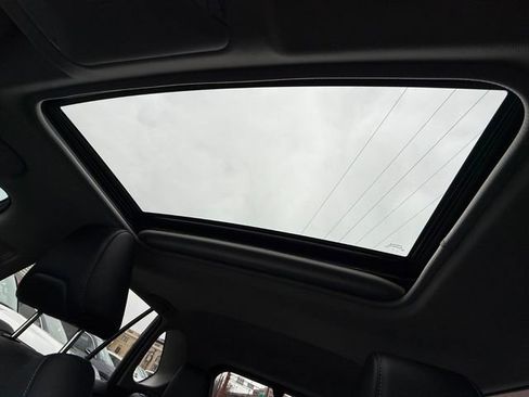 Used 2022 Toyota RAV4 Limited image 26