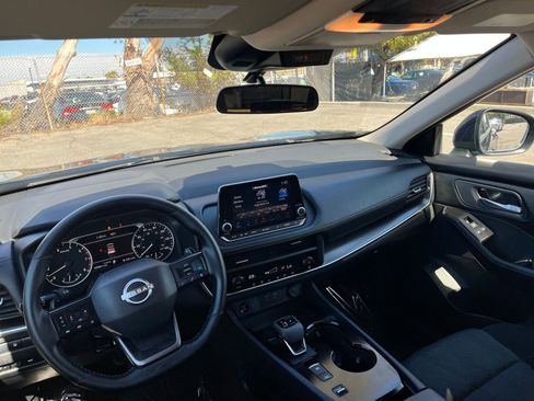 Used 2025 Nissan Rogue SV image 35