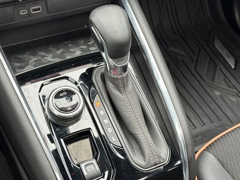 Used 2024 GMC Canyon AT4 w/ Technology Package image 26