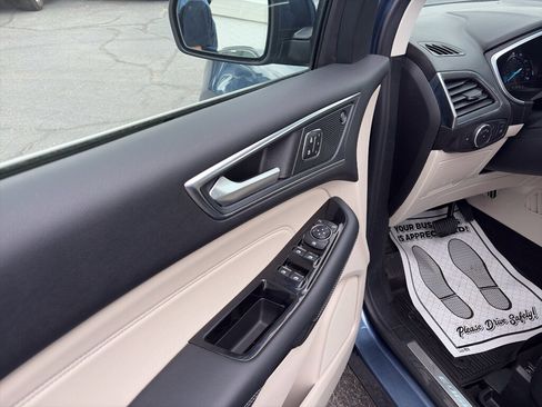 Used 2019 Ford Edge Titanium w/ Equipment Group 301A image 10