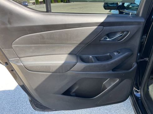 Used 2023 Chevrolet Traverse LT image 50