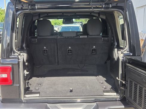 Used 2025 Jeep Wrangler Unlimited Sahara w/ Safety Group AWD/4WD image 14