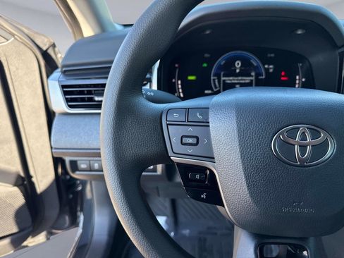 Used 2025 Toyota Camry LE image 32