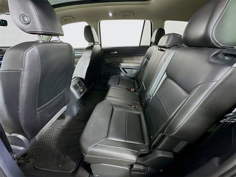 Used 2023 Volkswagen Atlas SE w/ Panoramic Sunroof Package image 4