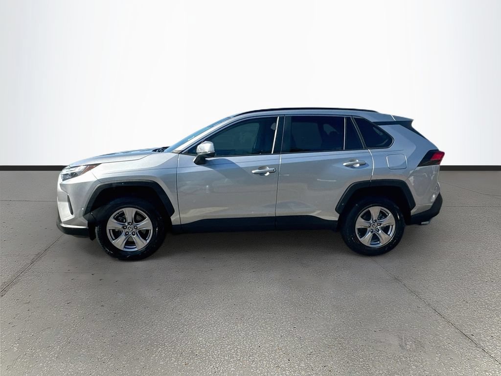 Used 2022 Toyota RAV4 XLE w/ Convenience Package FWD image 4