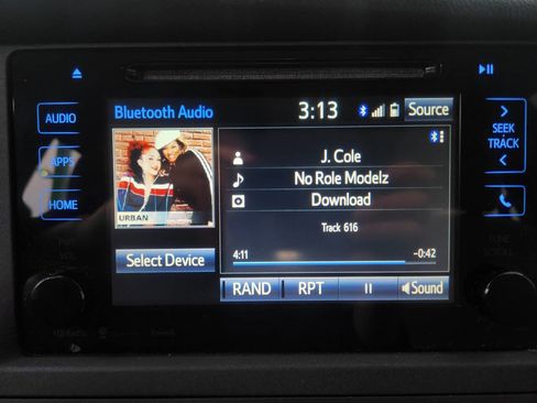 Used 2017 Toyota Sienna LE image 28