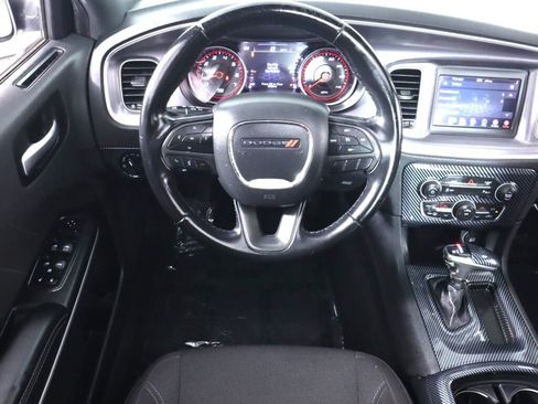 Used 2019 Dodge Charger SXT RWD image 27