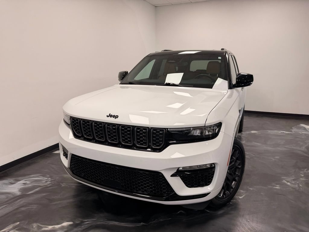 Used 2025 Jeep Grand Cherokee Summit AWD/4WD image 4