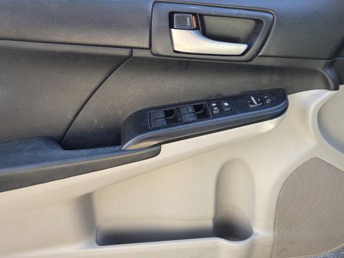 Used 2012 Toyota Camry LE image 3