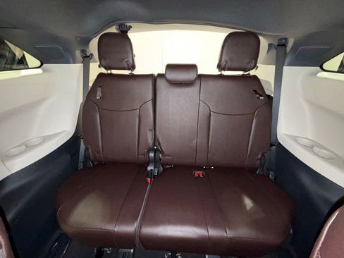 Certified 2023 Toyota Sienna Platinum image 24