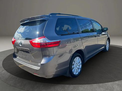 Used 2017 Toyota Sienna LE AWD/4WD image 5