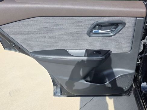 Used 2022 Nissan Rogue SV image 21