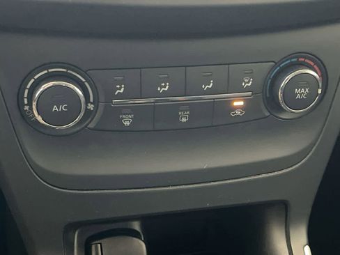 Used 2016 Nissan Sentra S image 17