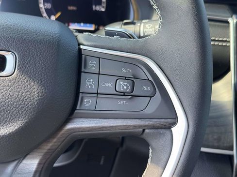 Used 2025 Jeep Grand Cherokee L Limited w/ Luxury Tech Group II image 24