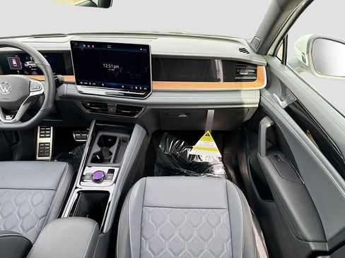 New 2026 Volkswagen Tiguan SEL R-Line image 18