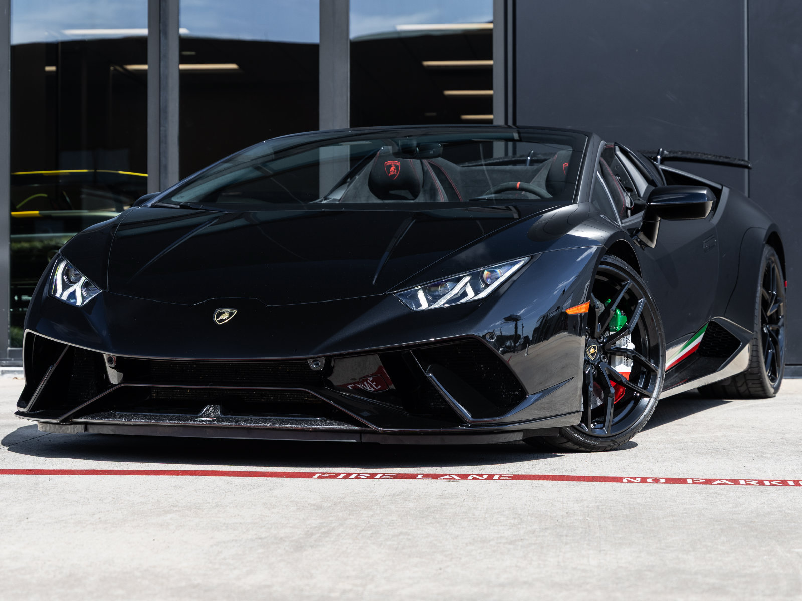 Used 2019 Lamborghini Huracan Performante AWD/4WD image 1