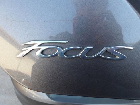 Used 2014 Ford Focus SE w/ SE Winter Package FWD image 32