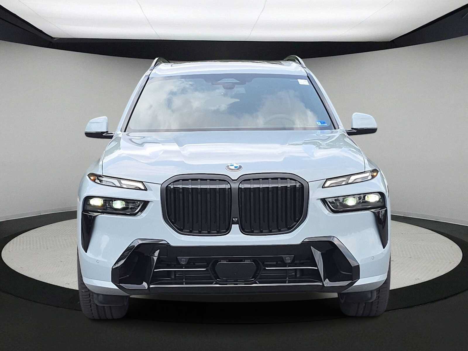 Used 2027 BMW X7 xDrive40i w/ M Sport Package AWD/4WD image 3