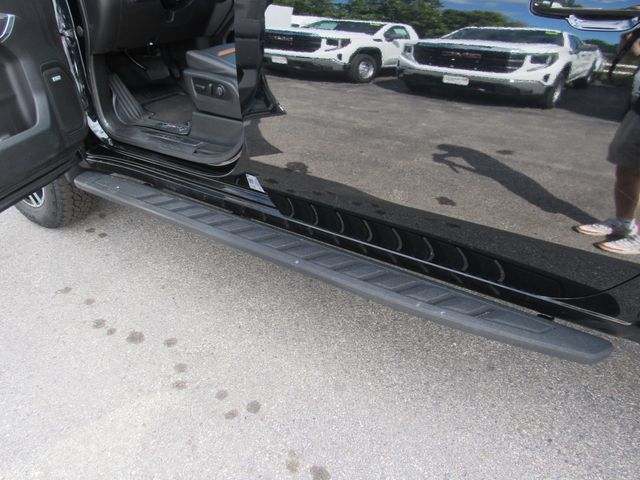Used 2023 GMC Sierra 2500 AT4 w/ AT4 Premium Plus Package AWD/4WD image 11