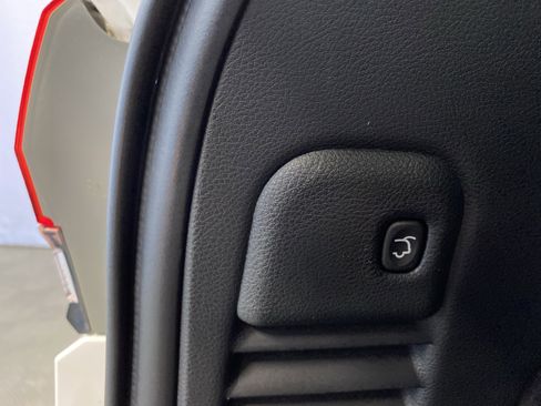 Used 2018 Jeep Grand Cherokee Limited image 36