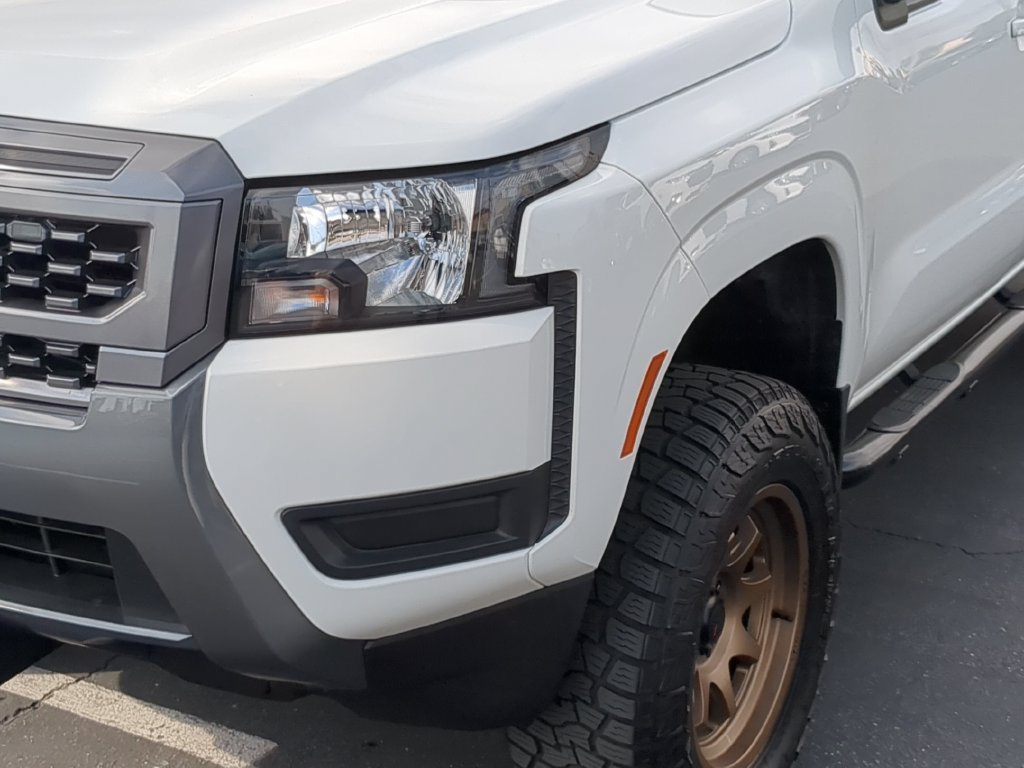 Certified 2025 Nissan Frontier SV RWD image 9