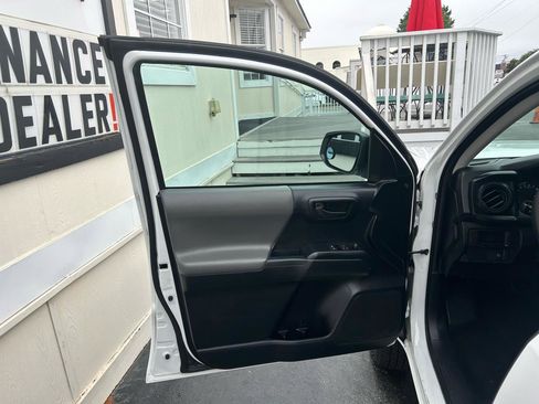 Used 2019 Toyota Tacoma SR RWD image 7