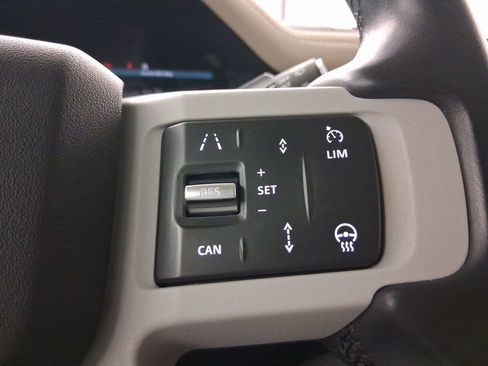 Used 2023 Land Rover Defender 110 SE image 16