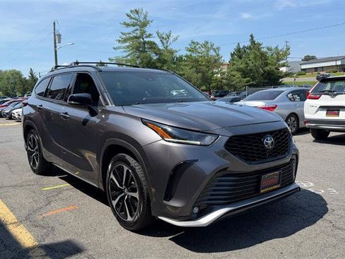 Used 2022 Toyota Highlander XSE FWD image 3