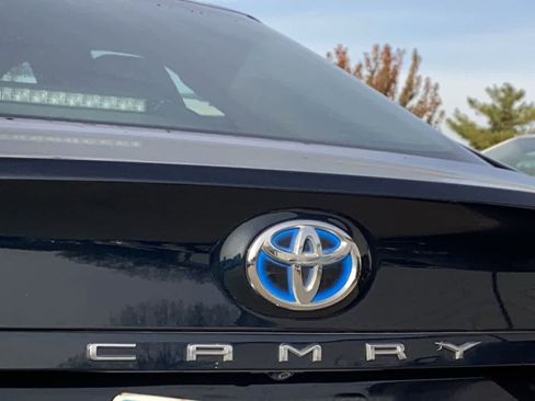 Used 2018 Toyota Camry XLE image 10