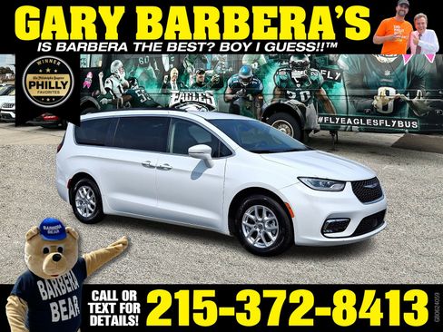 Used 2022 Chrysler Pacifica Touring-L image 1