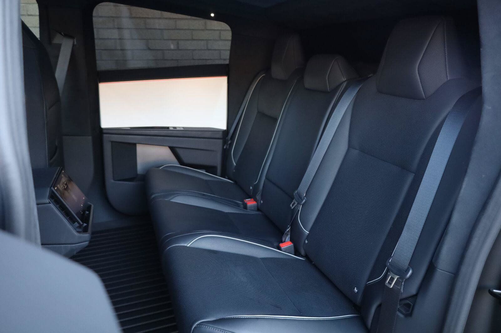 Used 2024 Tesla Cybertruck AWD Crew Cab image 24