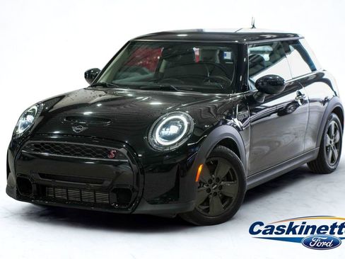 Used 2022 MINI Cooper S image 1