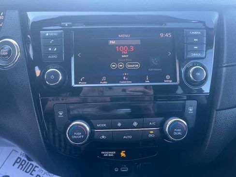 Used 2018 Nissan Rogue SV image 9