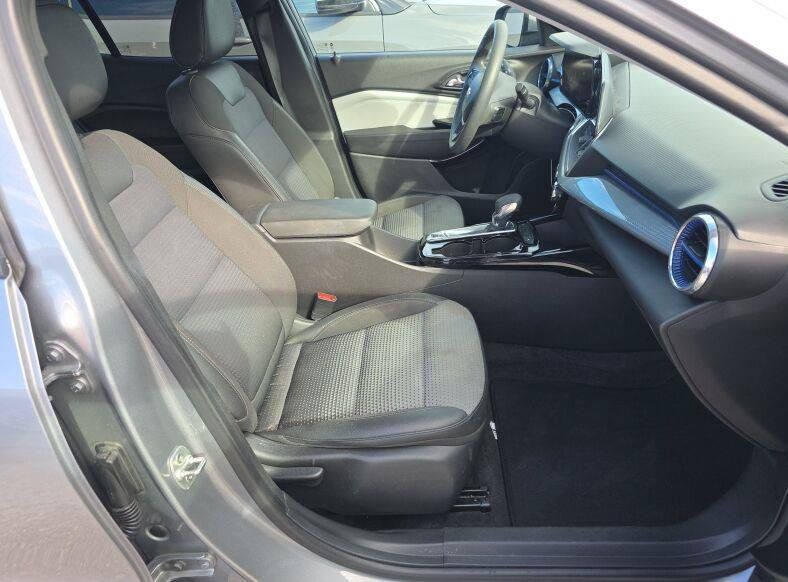 Used 2024 Chevrolet Trax LT FWD image 9