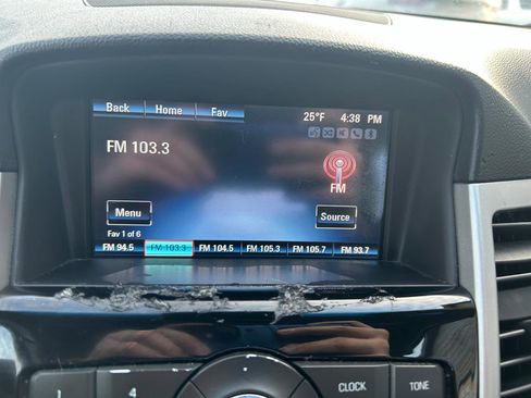 Used 2016 Chevrolet Cruze LT image 22